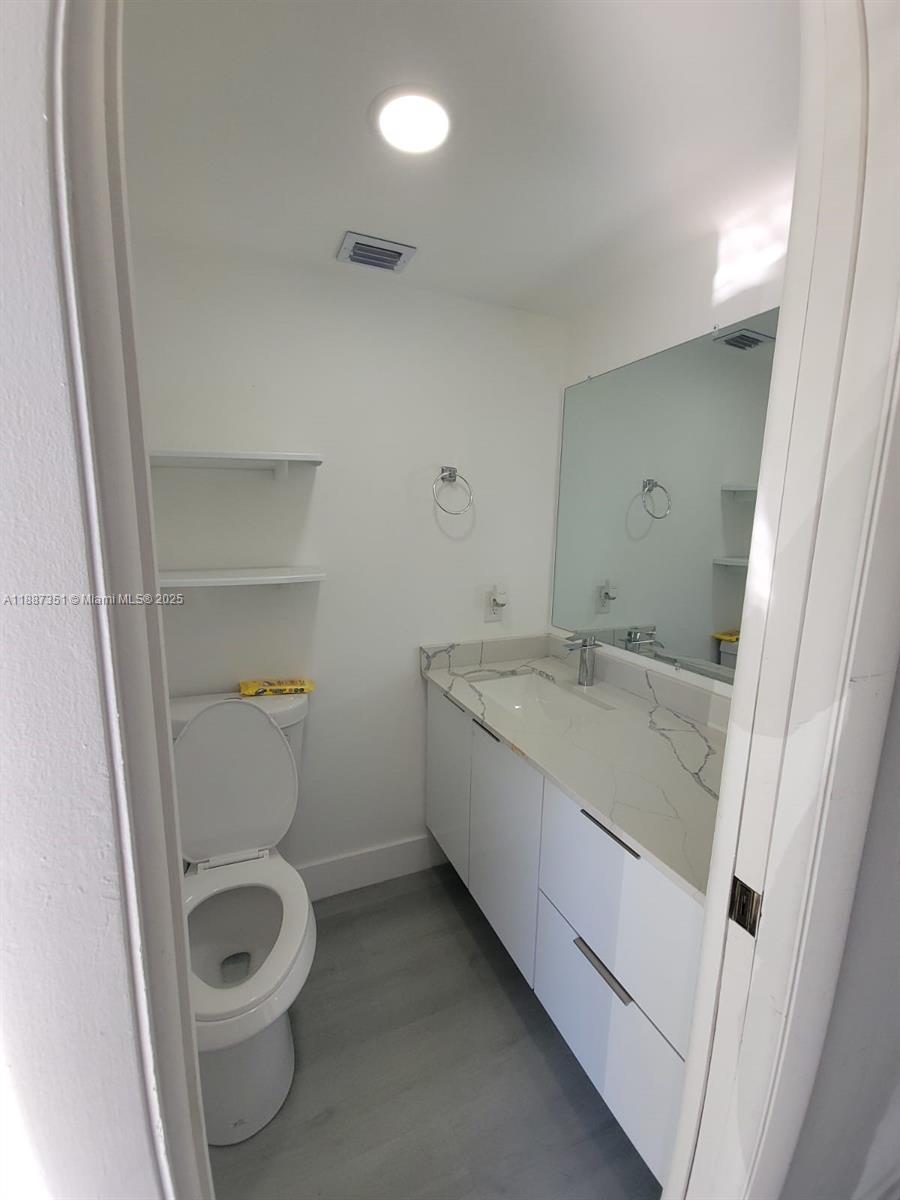 LAUDERDALE OAKS CONDO XIX - Residential Lease