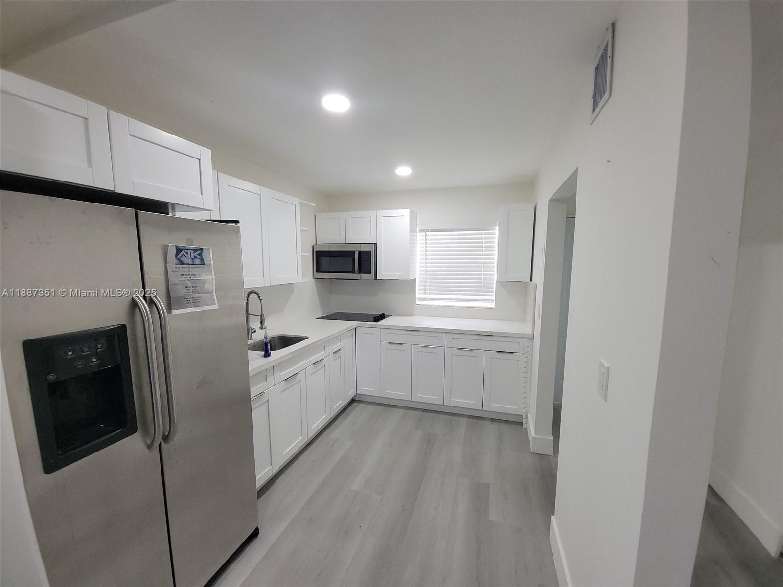 LAUDERDALE OAKS CONDO XIX - Residential Lease