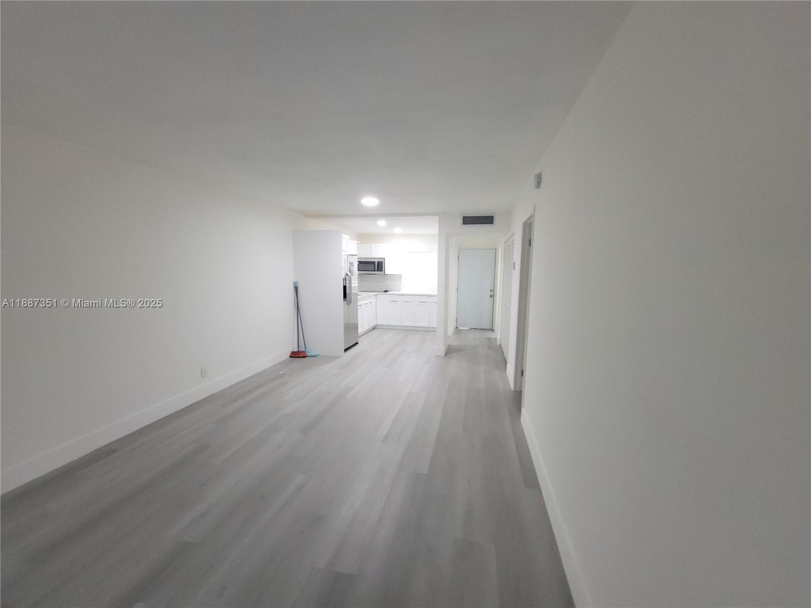 LAUDERDALE OAKS CONDO XIX - Residential Lease