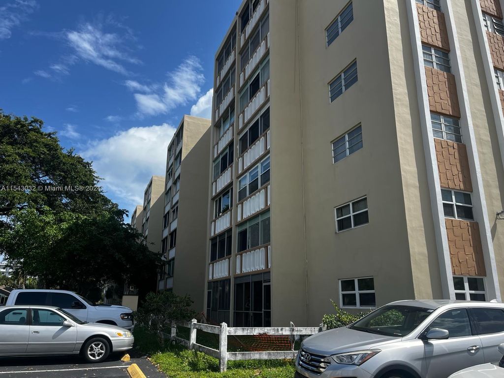 Photo of 900 NE 12th Ave #407, Hallandale Beach, FL 33009 (MLS # A11543032)