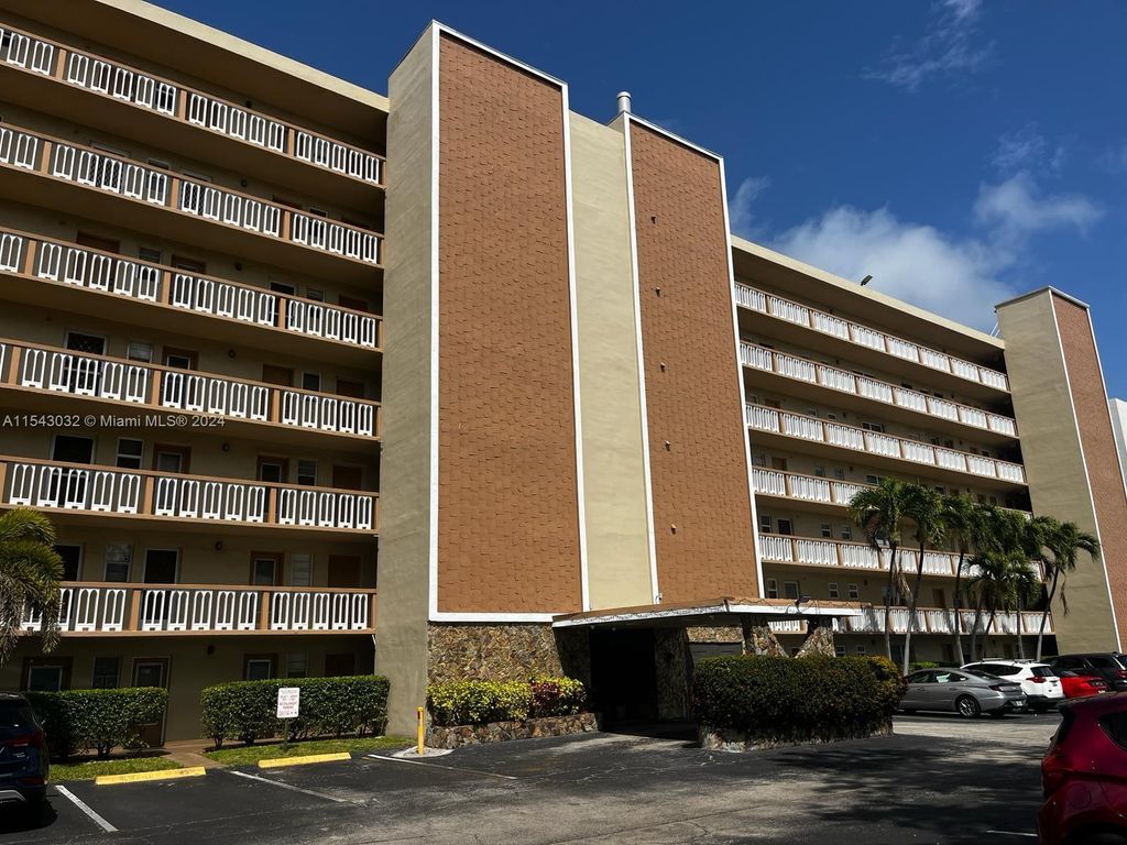 Photo of 900 NE 12th Ave #407, Hallandale Beach, FL 33009 (MLS # A11543032)