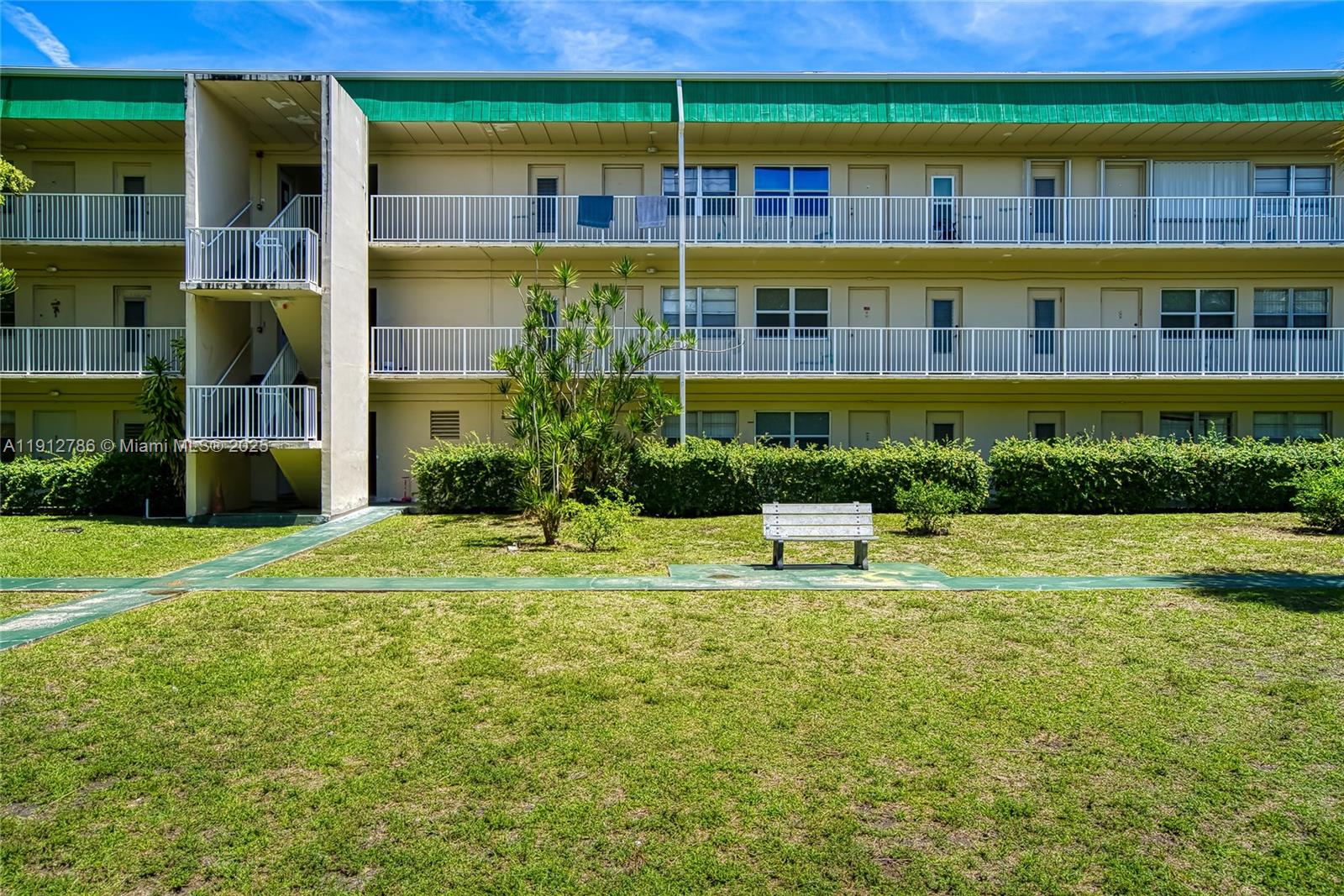 SEVENTEENTH GREEN CONDO - Residential