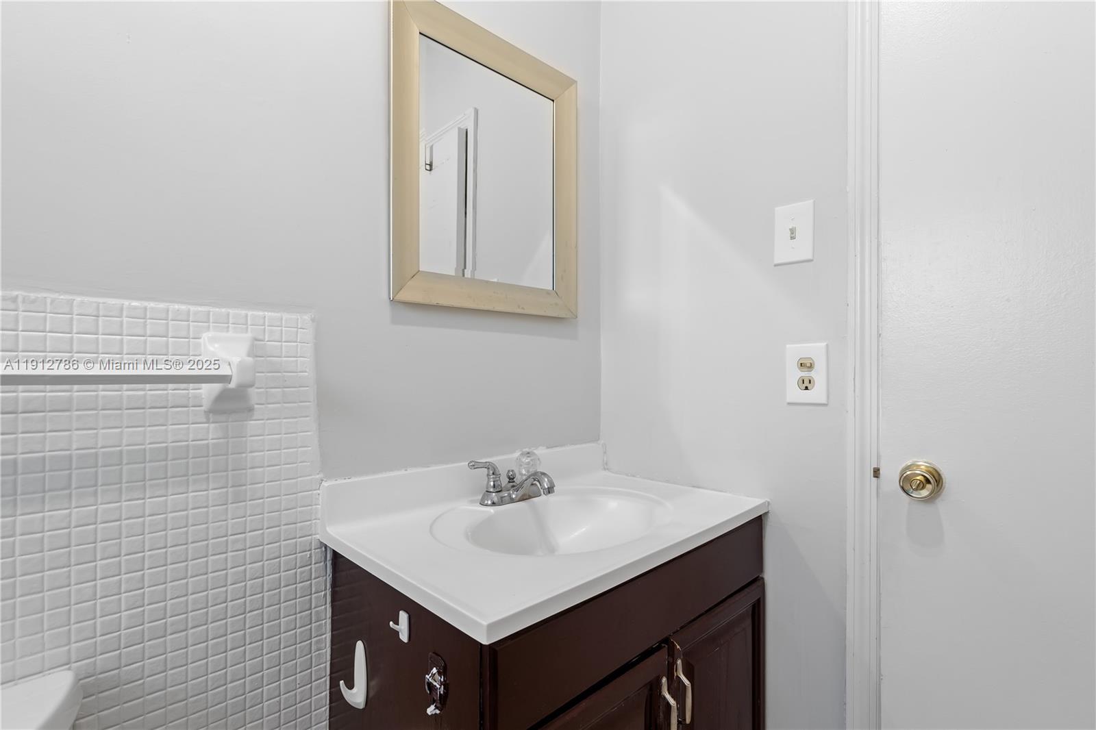 SEVENTEENTH GREEN CONDO - Residential