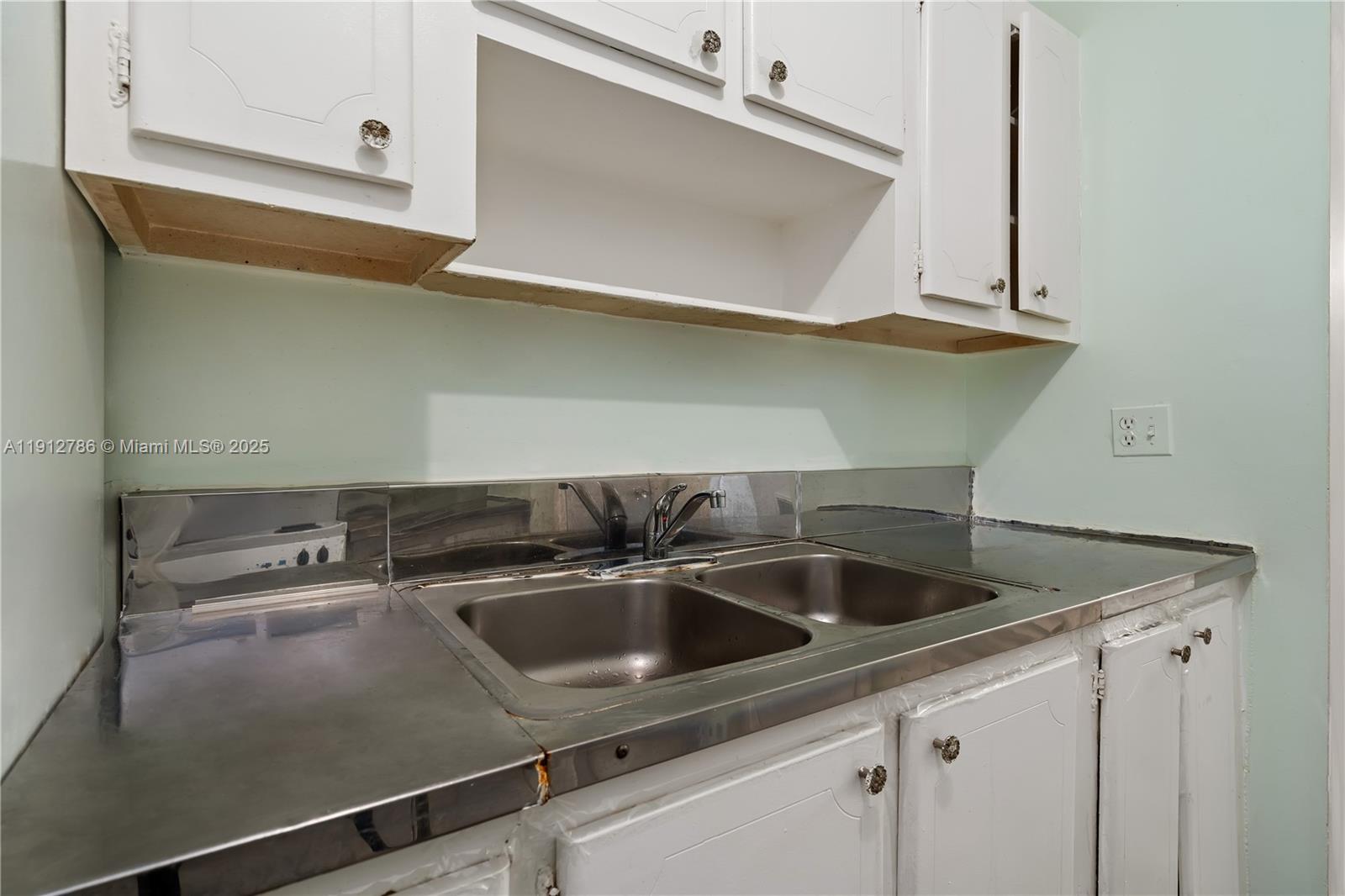 SEVENTEENTH GREEN CONDO - Residential