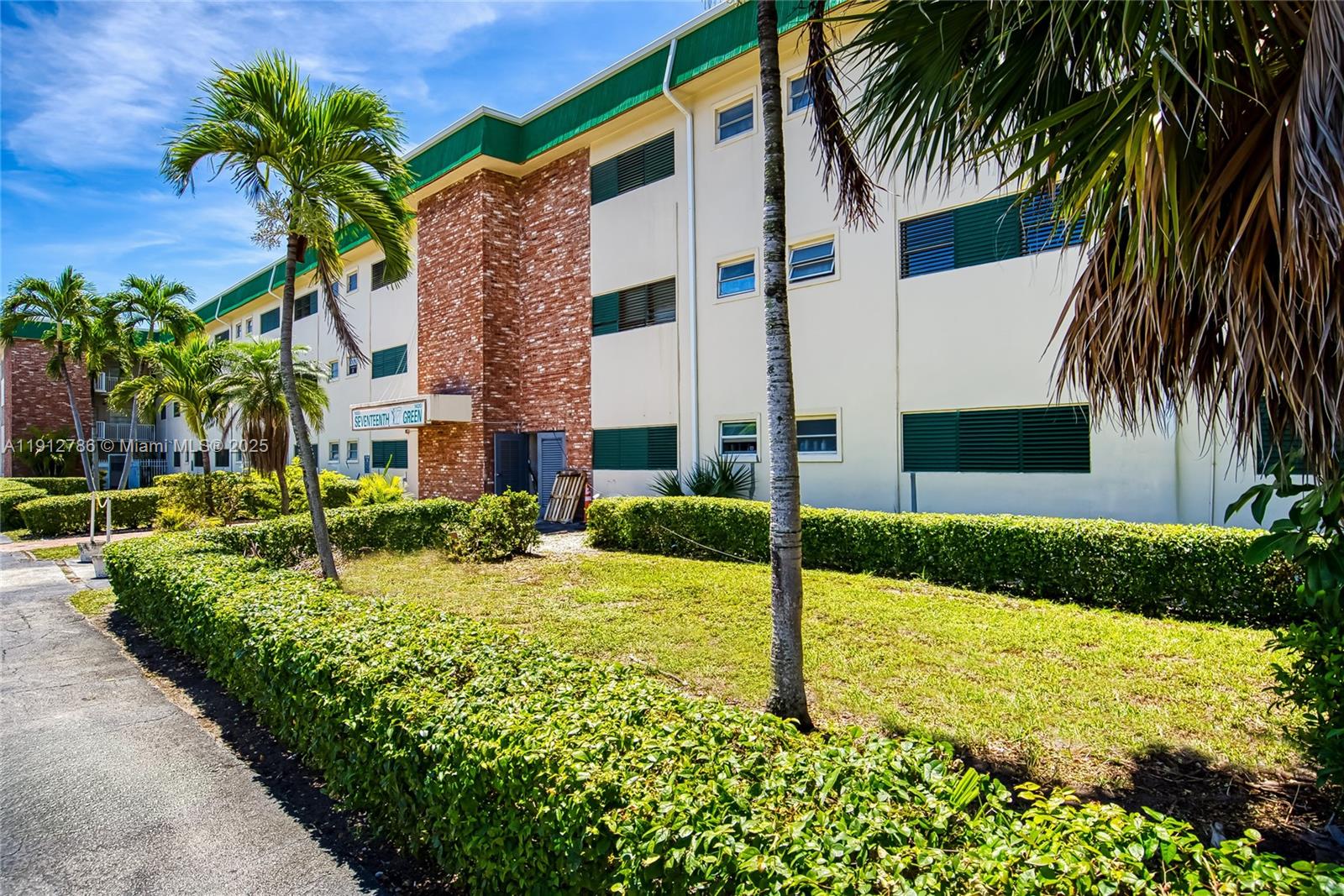 SEVENTEENTH GREEN CONDO - Residential