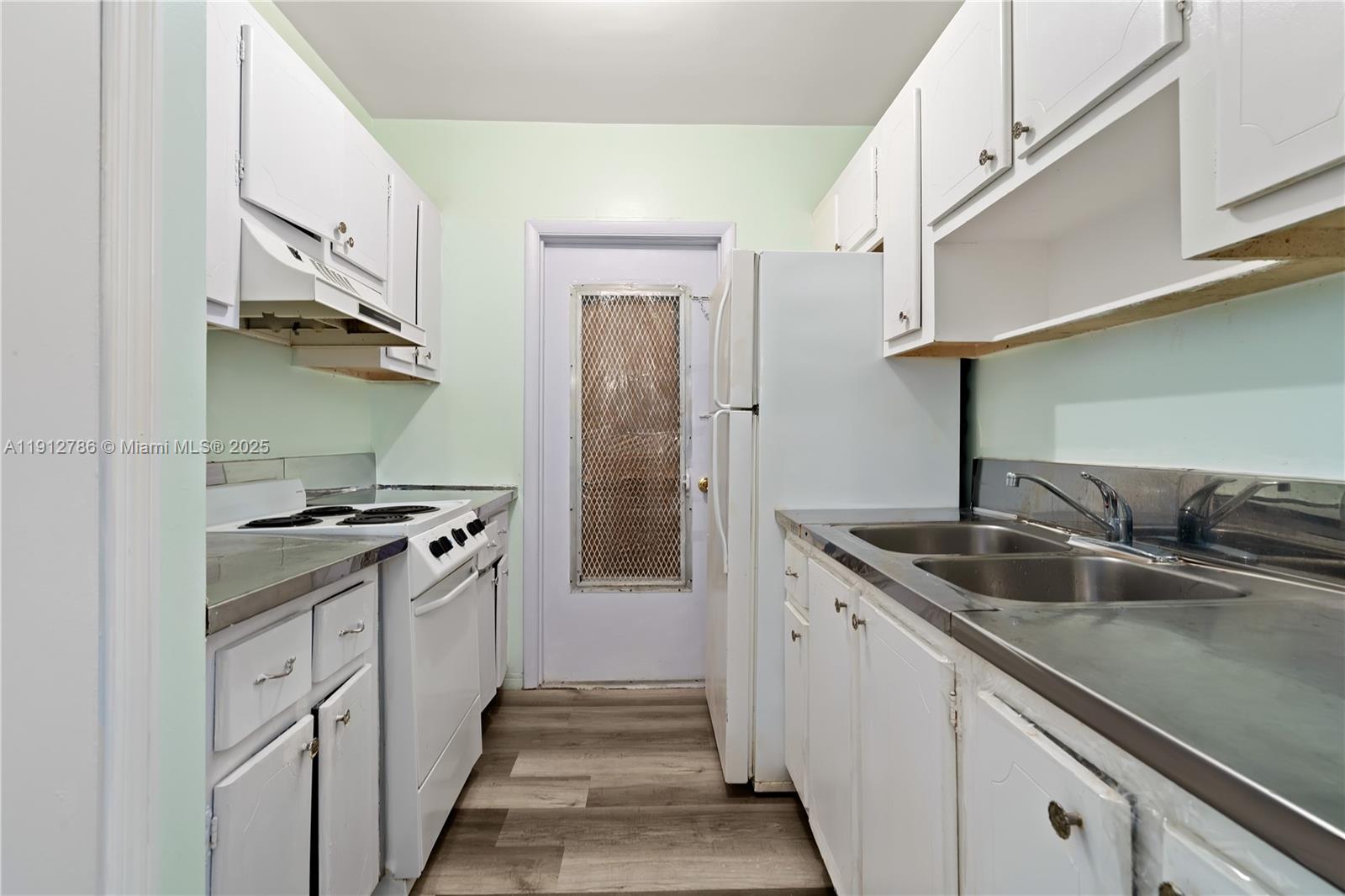 SEVENTEENTH GREEN CONDO - Residential