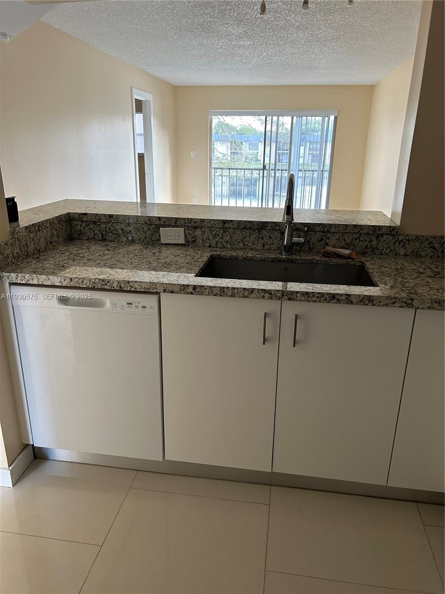 VERSAILLES GARDENS CONDO - Residential Lease