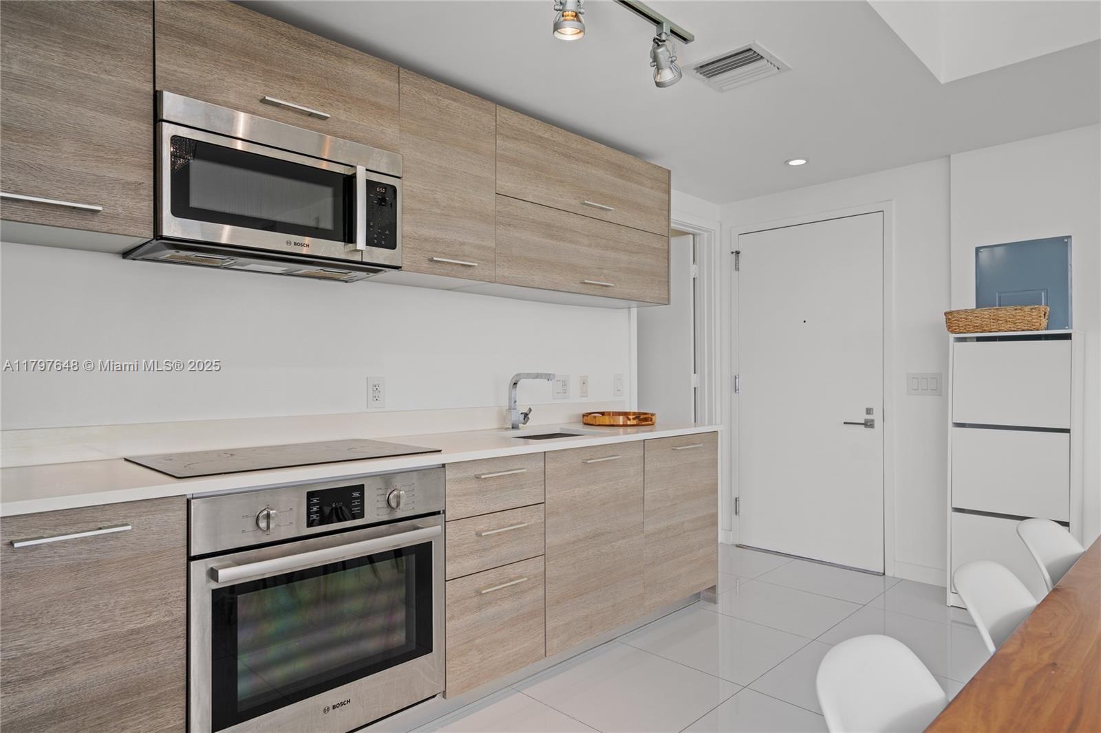650 NE 32nd St 1808