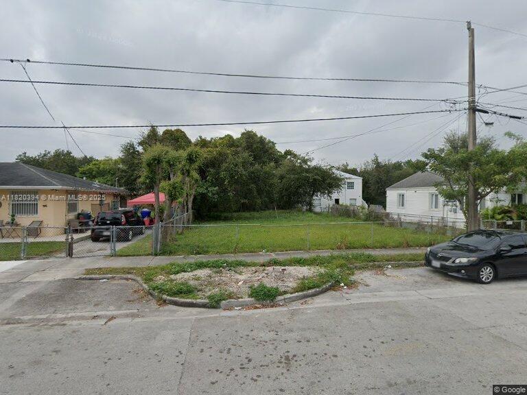 Wynwood! Empty lot, ready to build your dream home. Blocks away from the center of New Wynwood and mayor Highways. Take advantage of this perfect opportunity. Drive by for viewing.