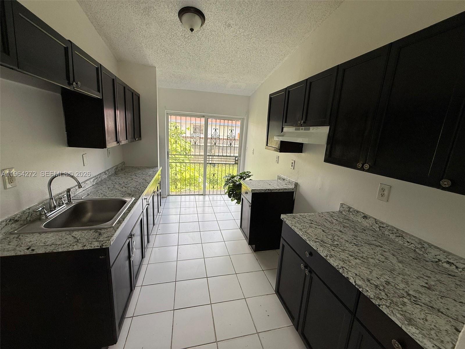 WATERSIDE TOWNHOMES SEC 3 - Residential