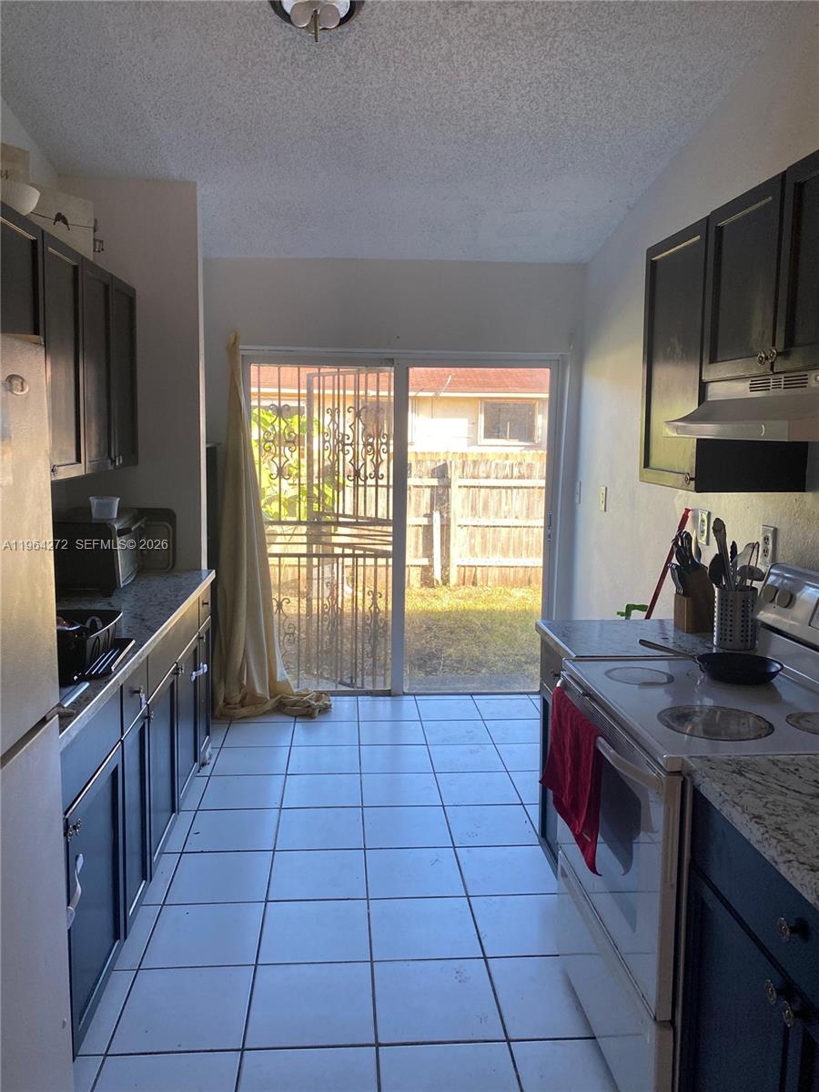 WATERSIDE TOWNHOMES SEC 3 - Residential