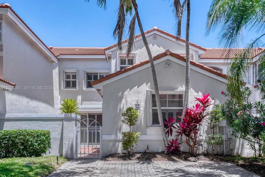 Photo of 941 Doveplum Ct, Hollywood, FL 33019 (MLS # A12006387)