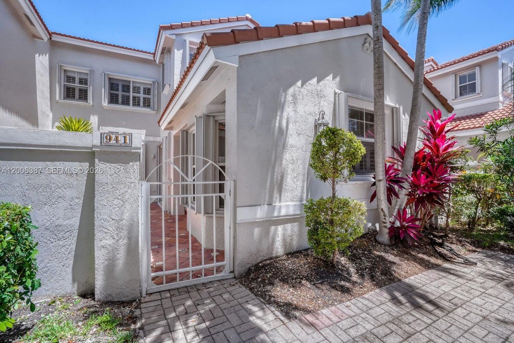 Photo of 941 Doveplum Ct, Hollywood, FL 33019 (MLS # A12006387)