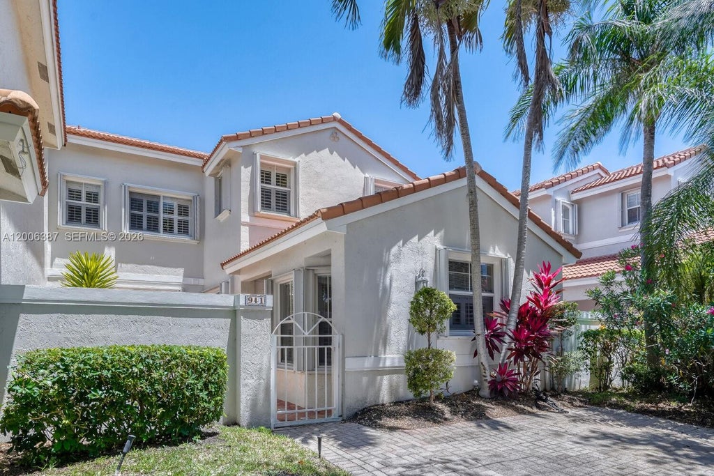 Photo of 941 Doveplum Ct, Hollywood, FL 33019 (MLS # A12006387)