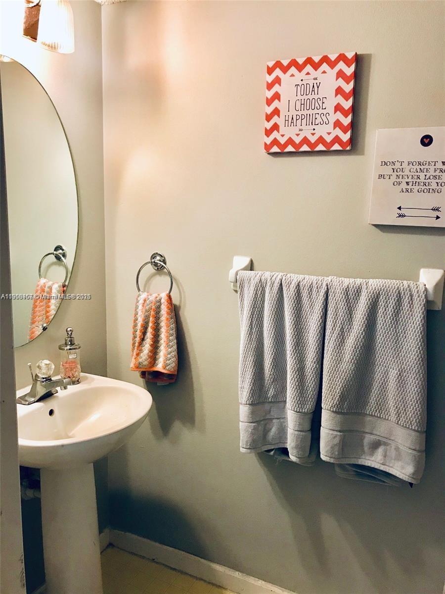 BANYAN OAKRIDGE COMMERCIA - Residential Lease