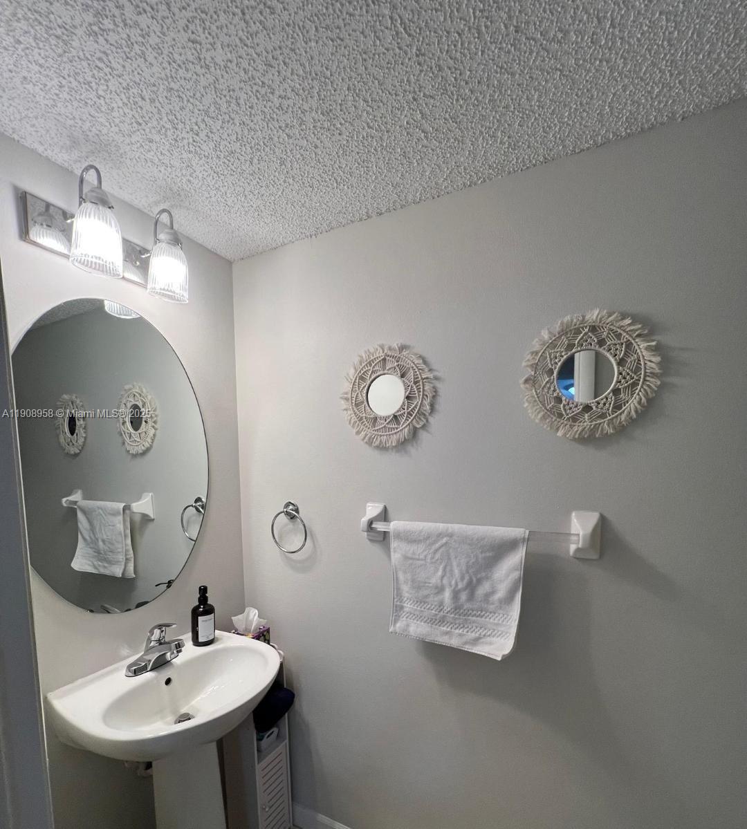 BANYAN OAKRIDGE COMMERCIA - Residential Lease