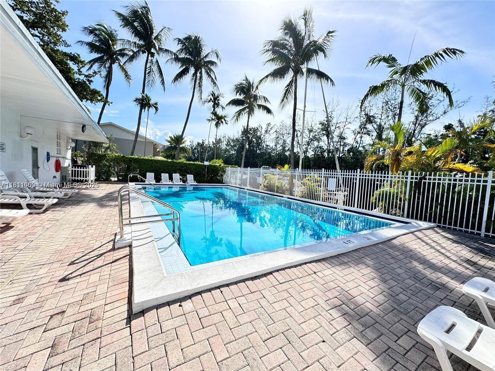 EASTERN SHORES WHITE HOUS - Residential