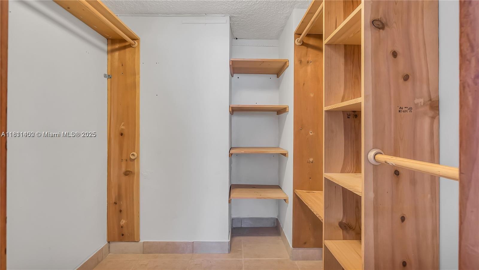 EASTERN SHORES WHITE HOUS - Residential