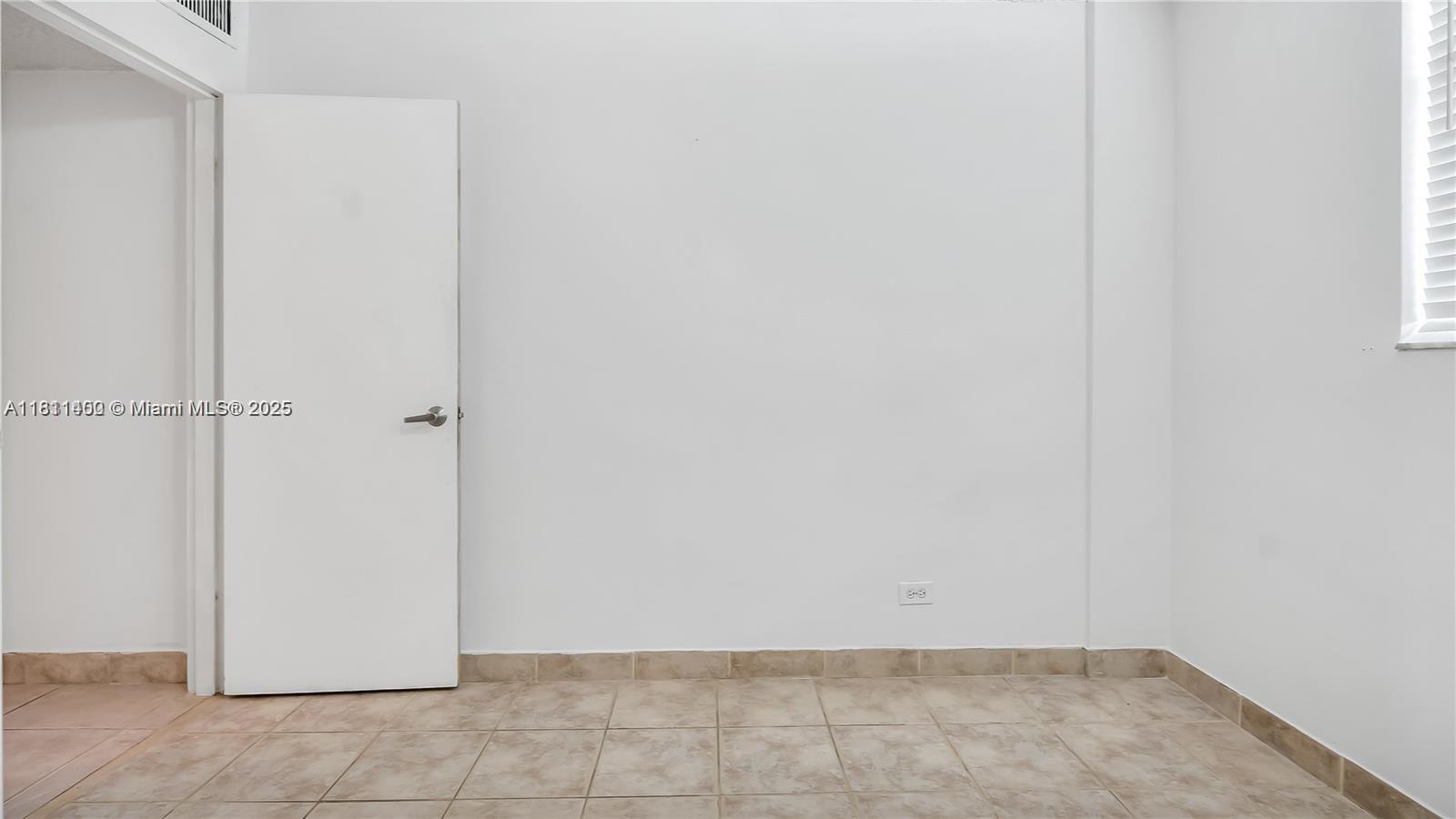 EASTERN SHORES WHITE HOUS - Residential