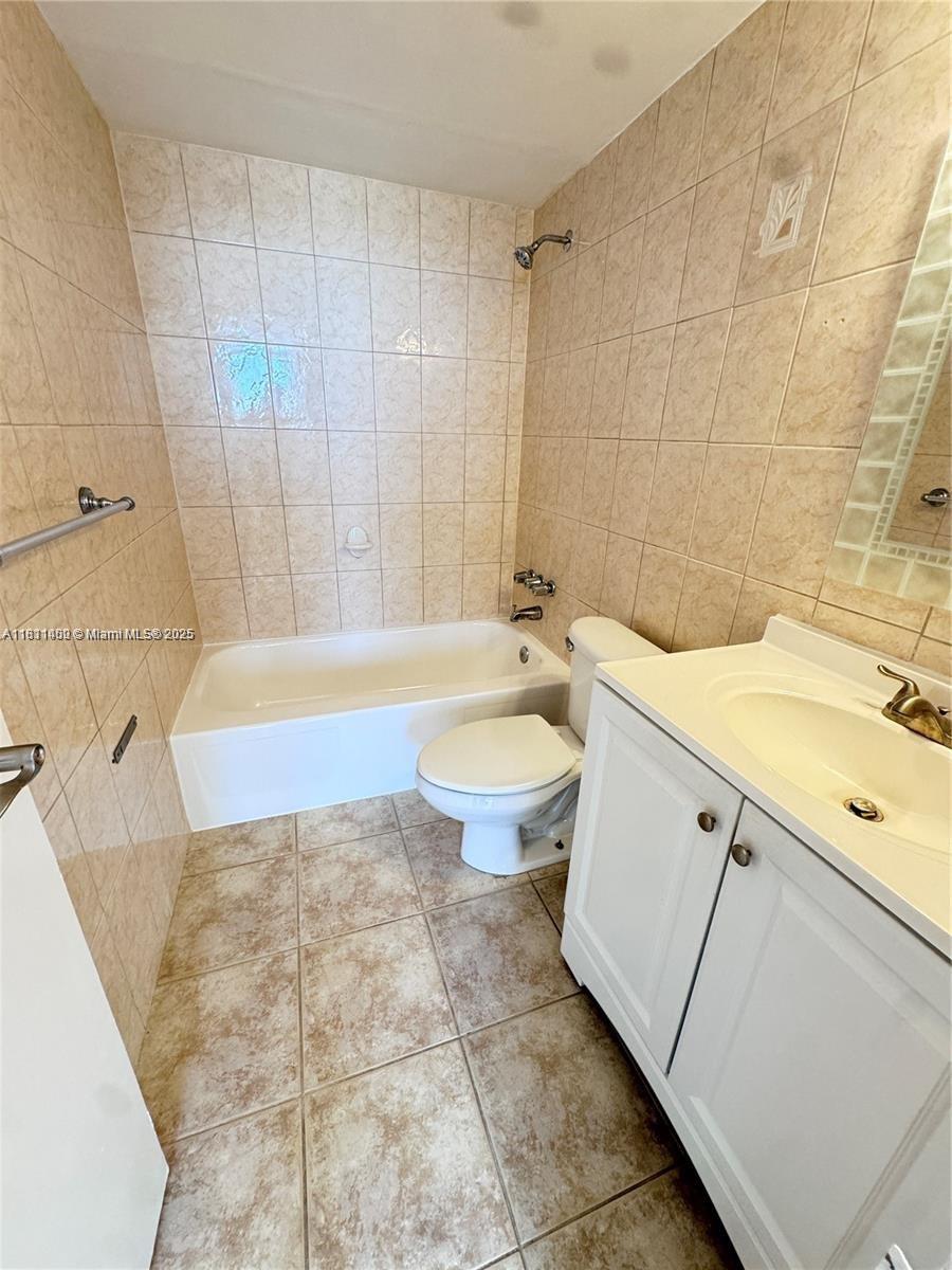 EASTERN SHORES WHITE HOUS - Residential