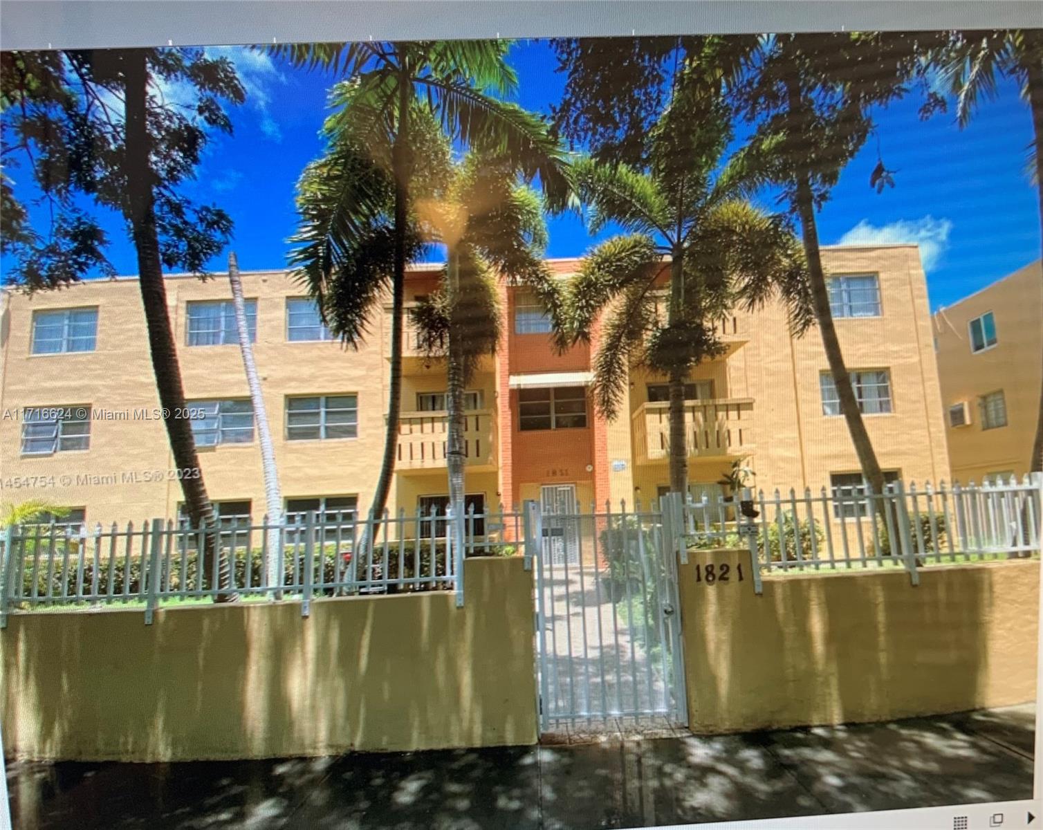 Property for Sale at 1821 Ne 168 St A6, North Miami Beach, Miami-Dade County, Florida - Bedrooms: 2 
Bathrooms: 1  - $217,900