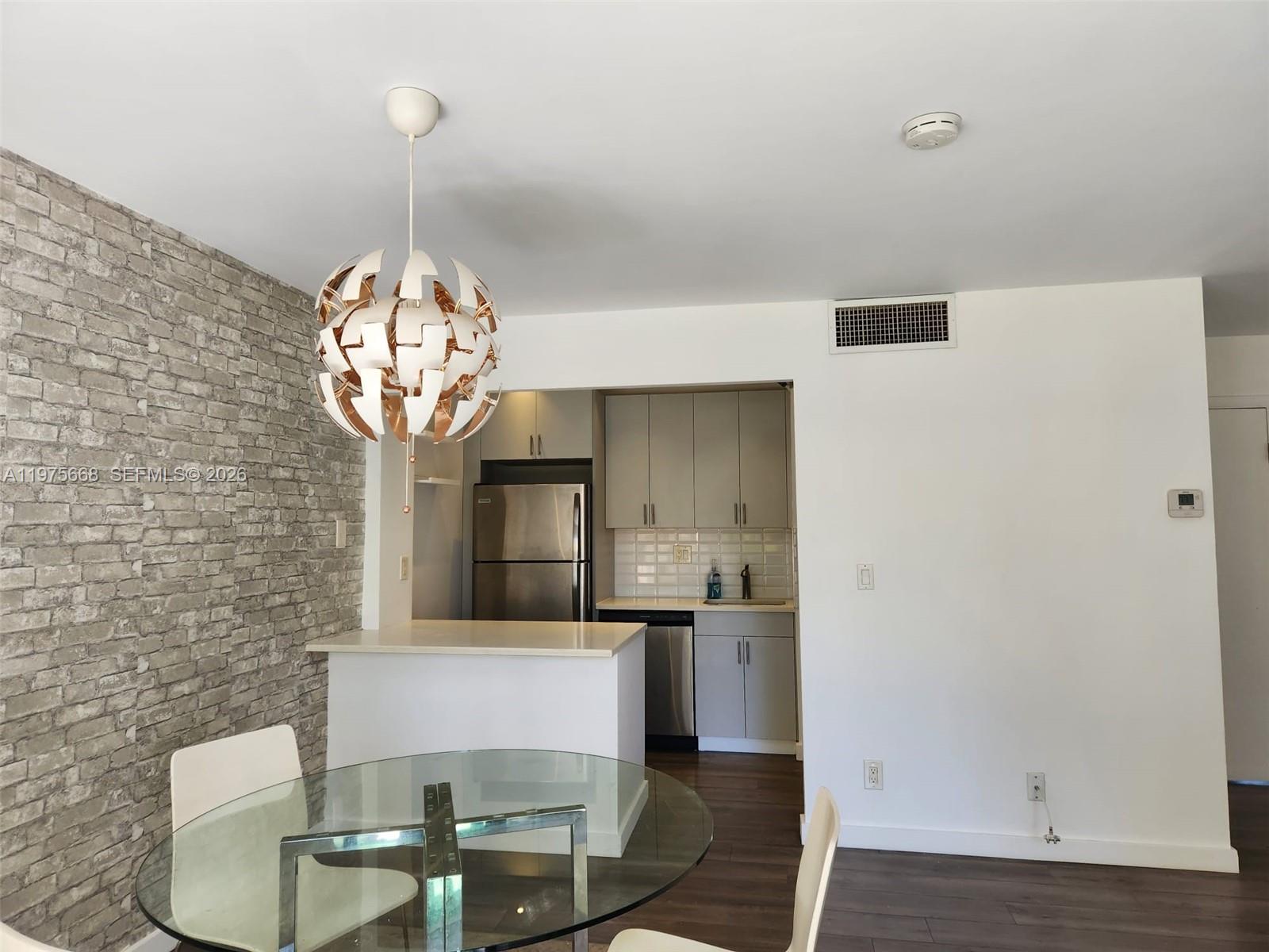 HAMPTON COURT CONDO - Residential Lease