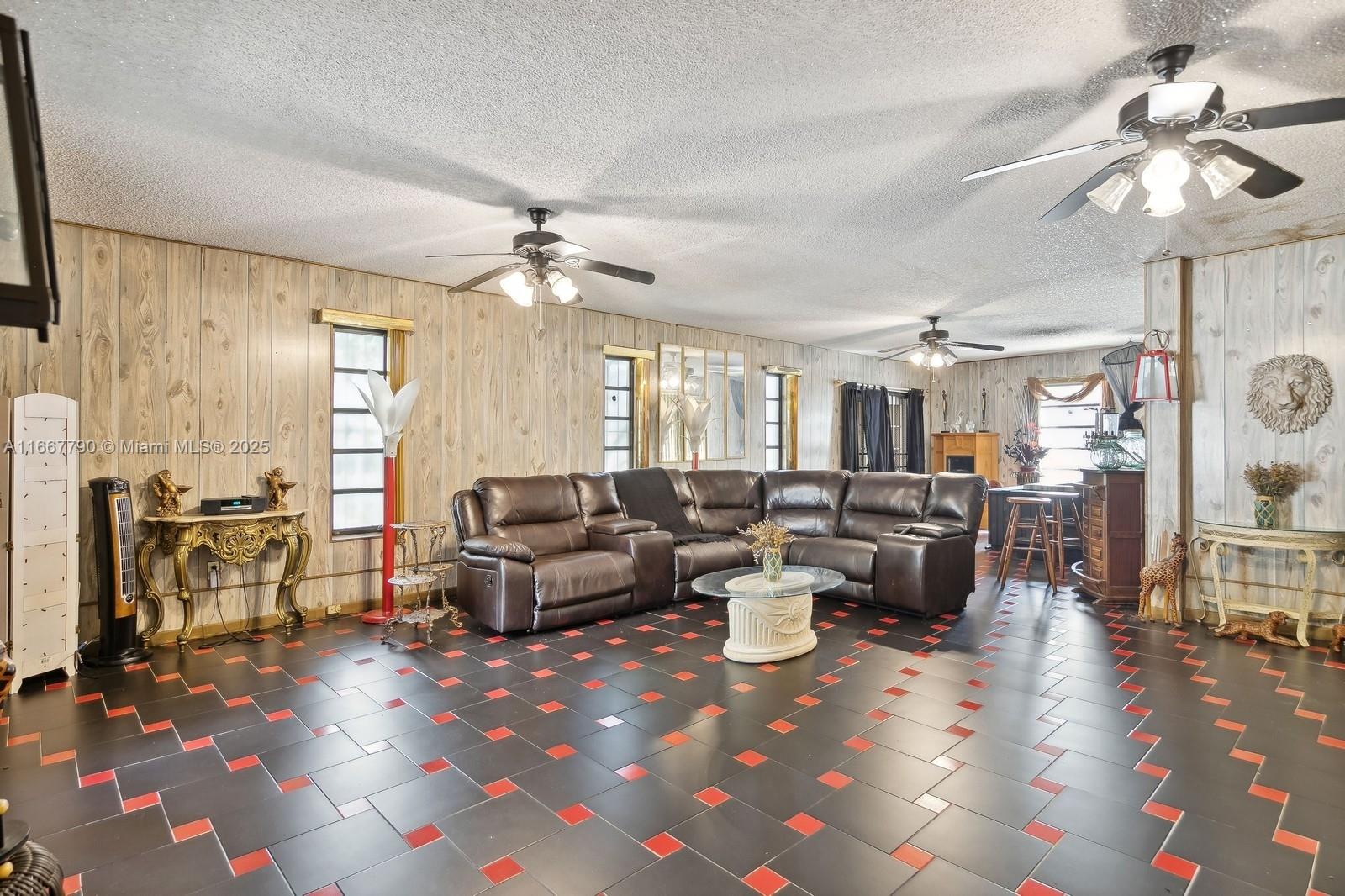 7TH AVENUE HIGHLANDS - Residential