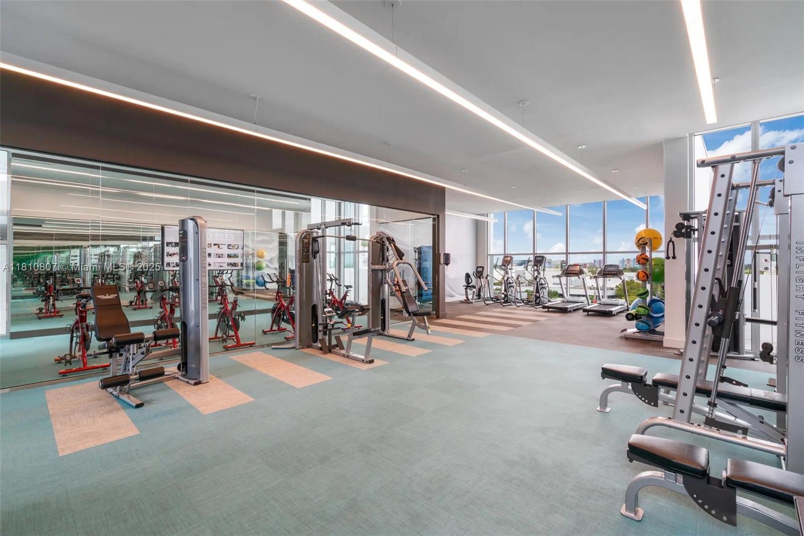 QUADRO CONDO - Residential