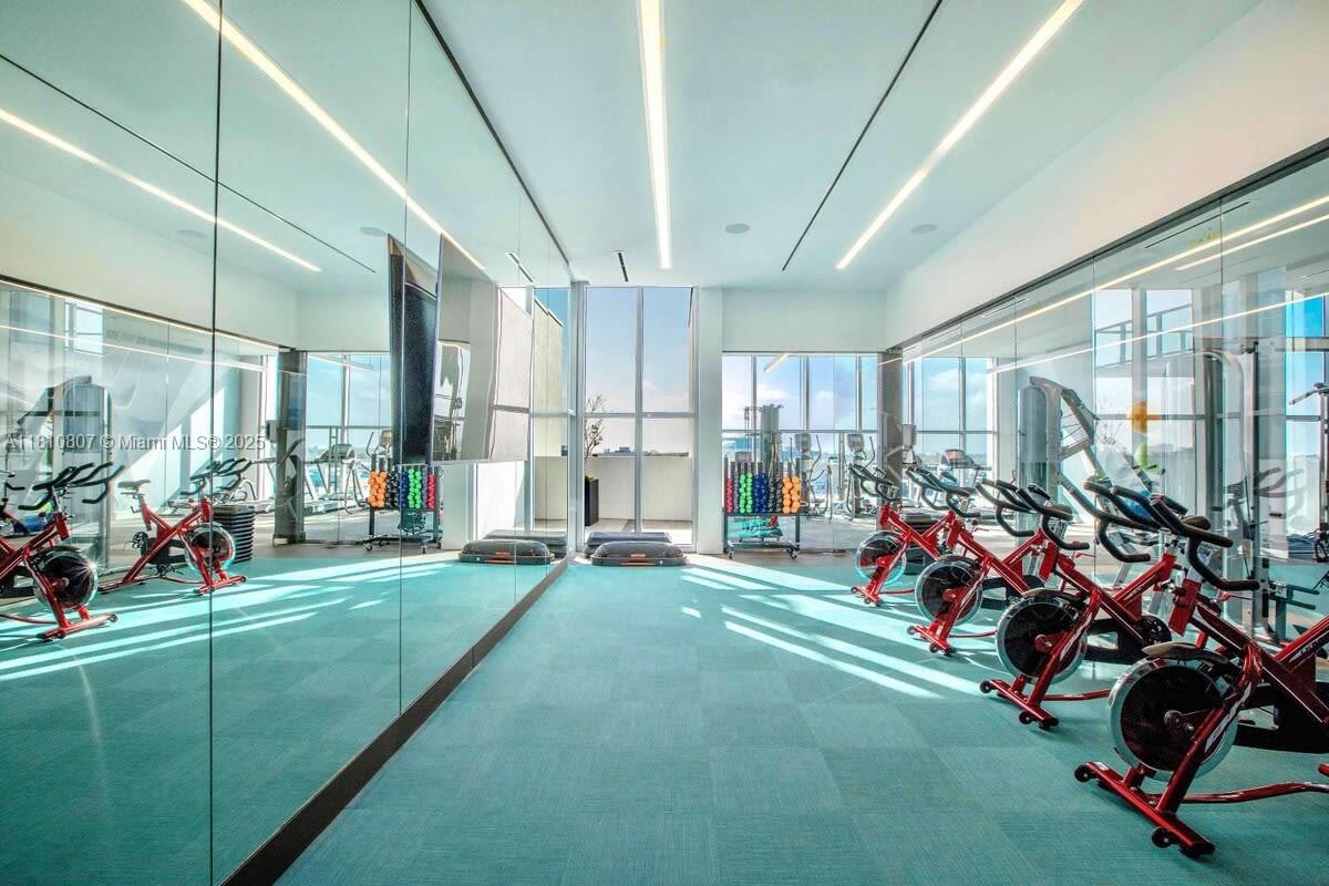 QUADRO CONDO - Residential