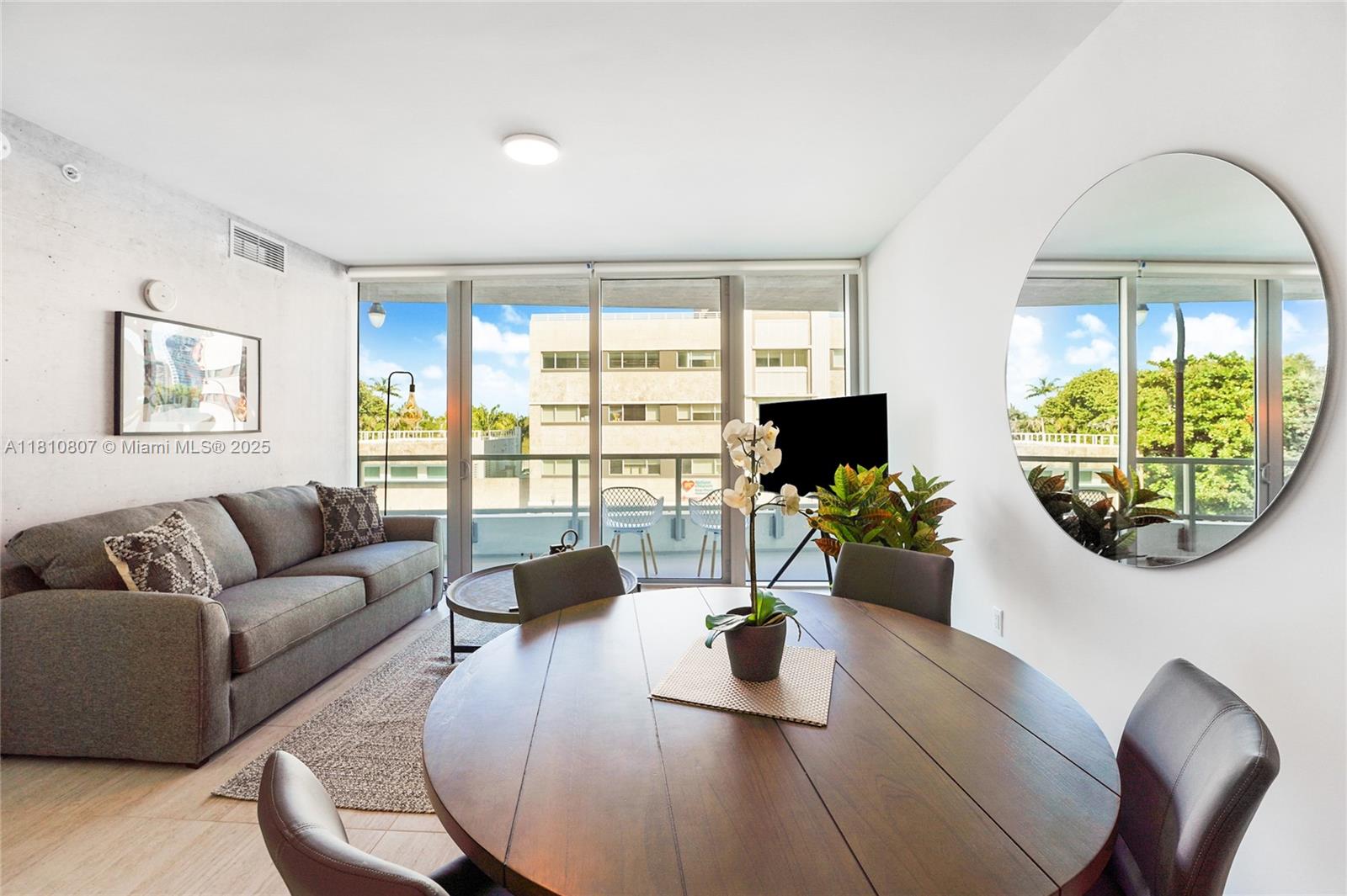 QUADRO CONDO - Residential