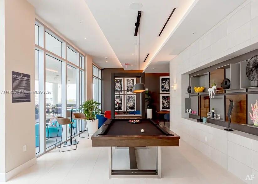 QUADRO CONDO - Residential