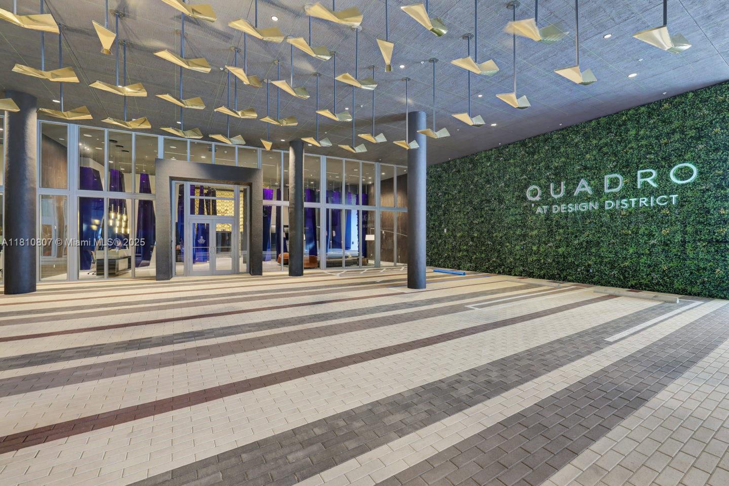 QUADRO CONDO - Residential