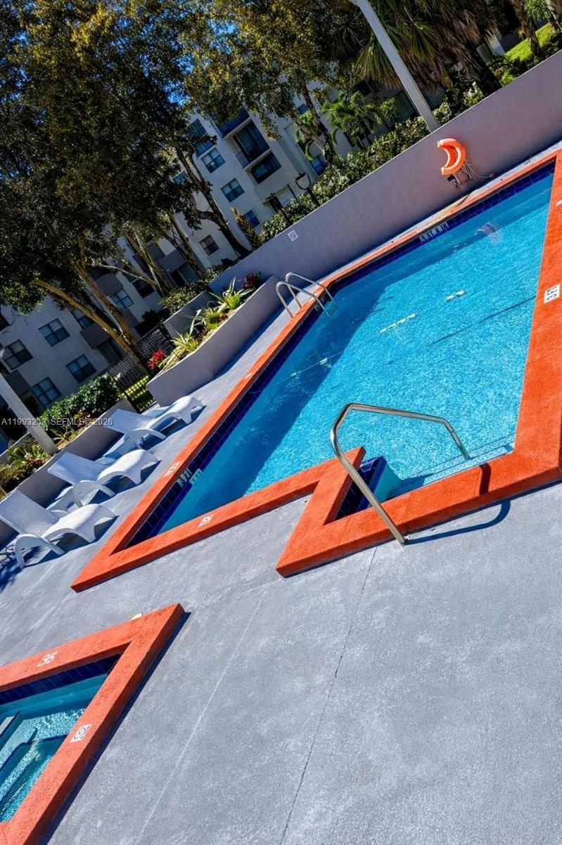 PEPPERMILL AT KENDALE LAKE - Residential