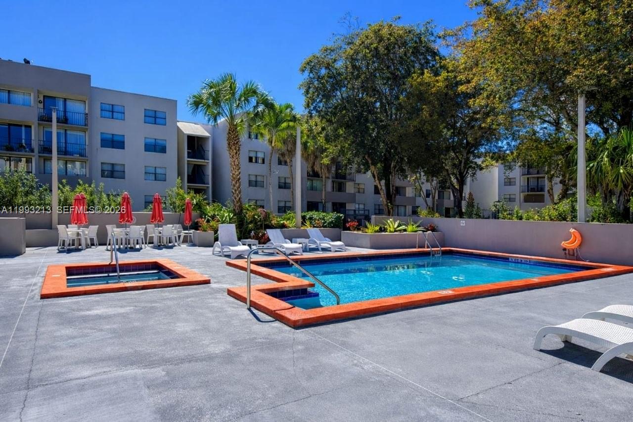 PEPPERMILL AT KENDALE LAKE - Residential