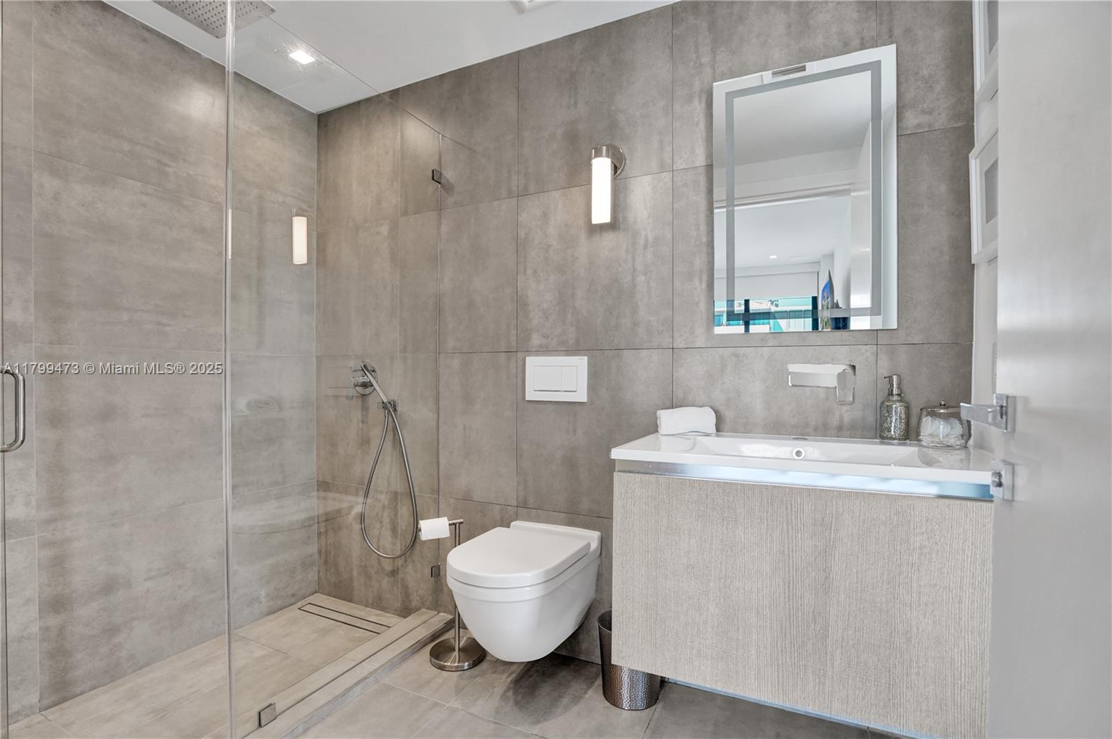 ISLE OF NORMANDY MIAMI VI - Residential Lease