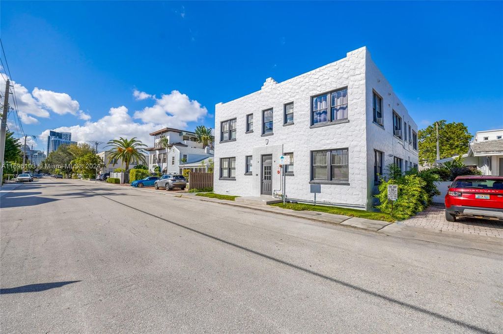 Photo of 1521 SE 2nd Ct, Fort Lauderdale, FL 33301 (MLS # A11696103)