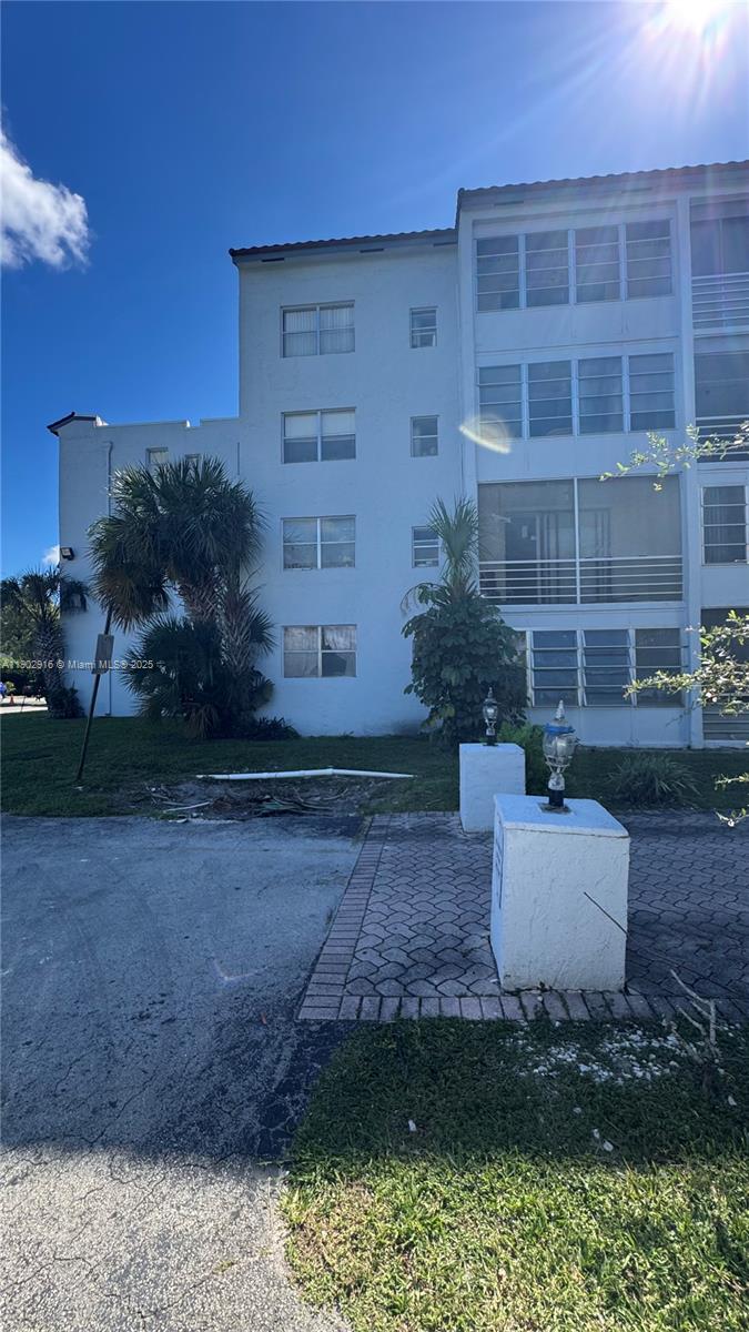 SOMERSET AT LAUDERDALE LA - Residential