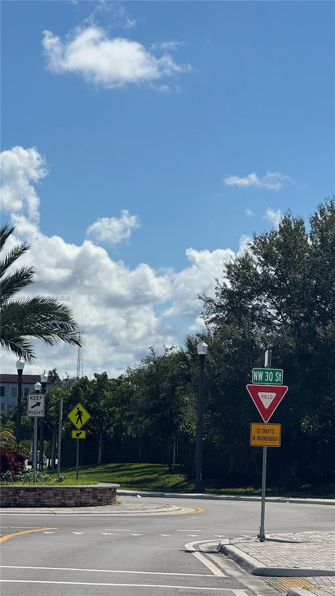 SOMERSET AT LAUDERDALE LA - Residential