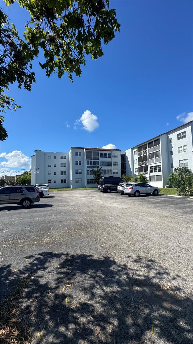 SOMERSET AT LAUDERDALE LA - Residential