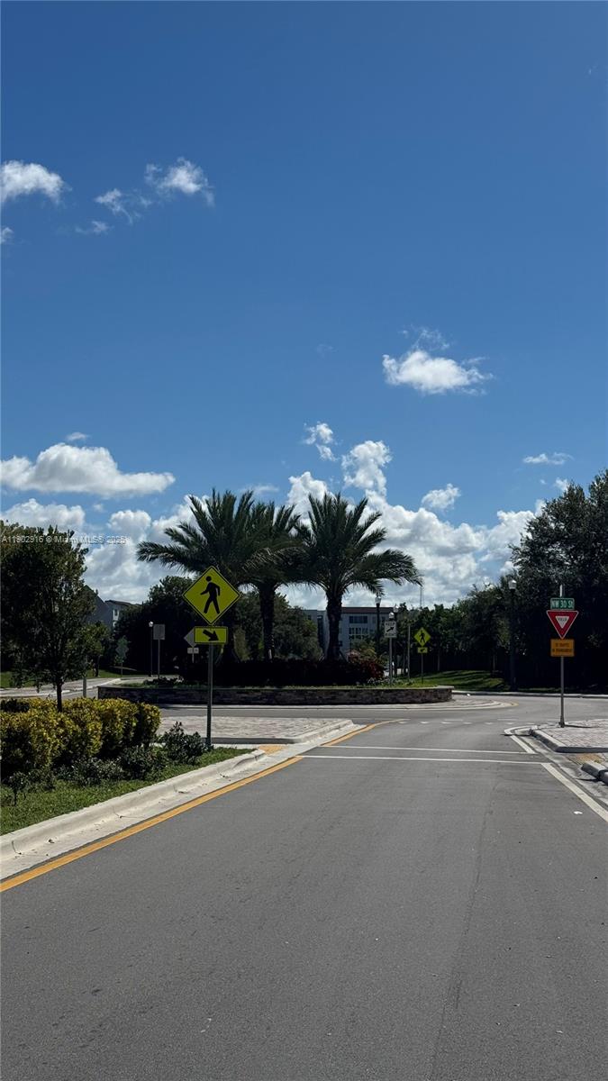 SOMERSET AT LAUDERDALE LA - Residential