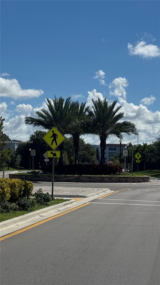 SOMERSET AT LAUDERDALE LA - Residential