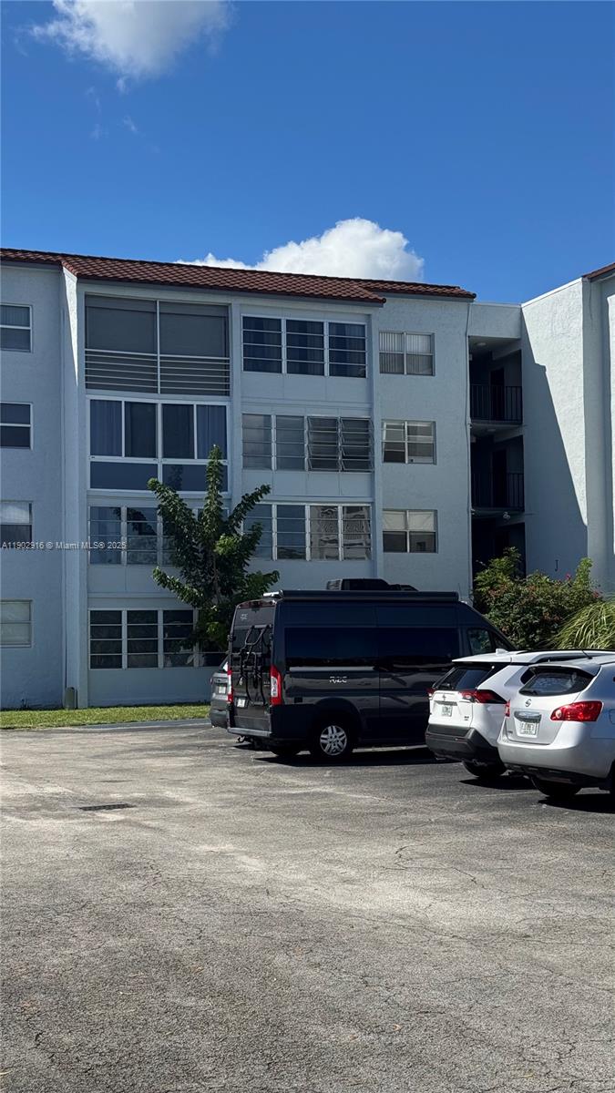 SOMERSET AT LAUDERDALE LA - Residential