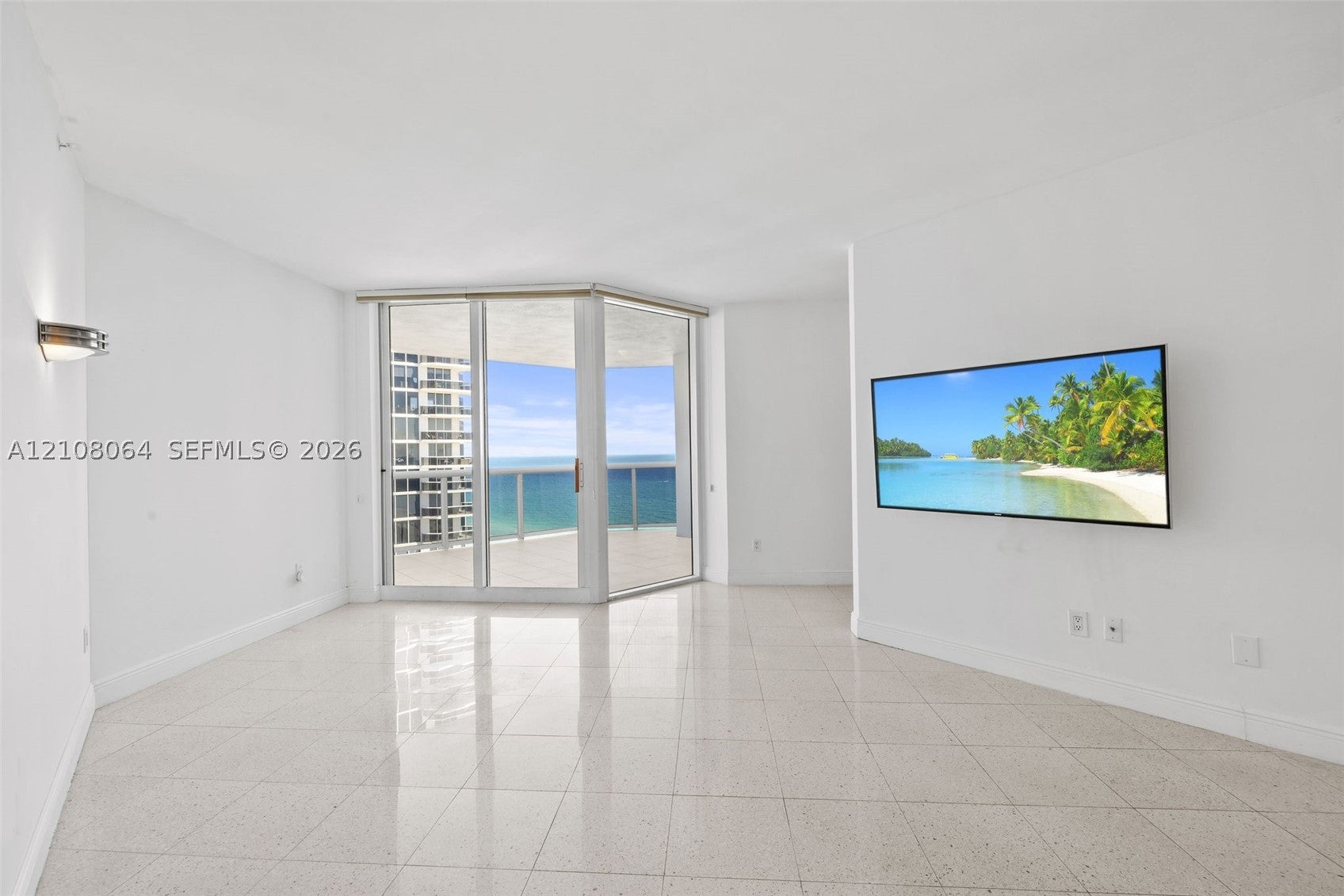 4775 Collins Ave 2408