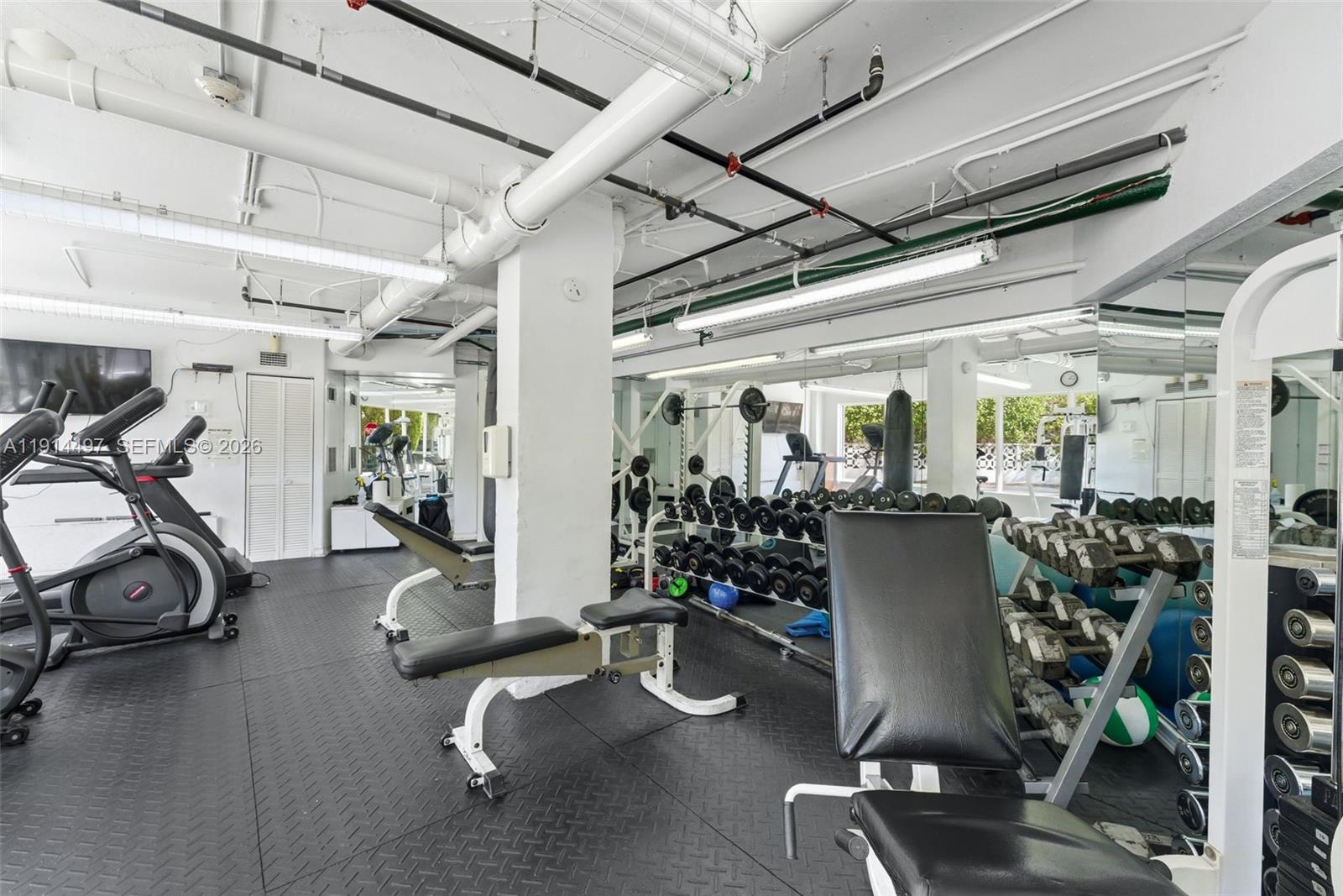 OCTAGON TOWERS I CONDO - Residential