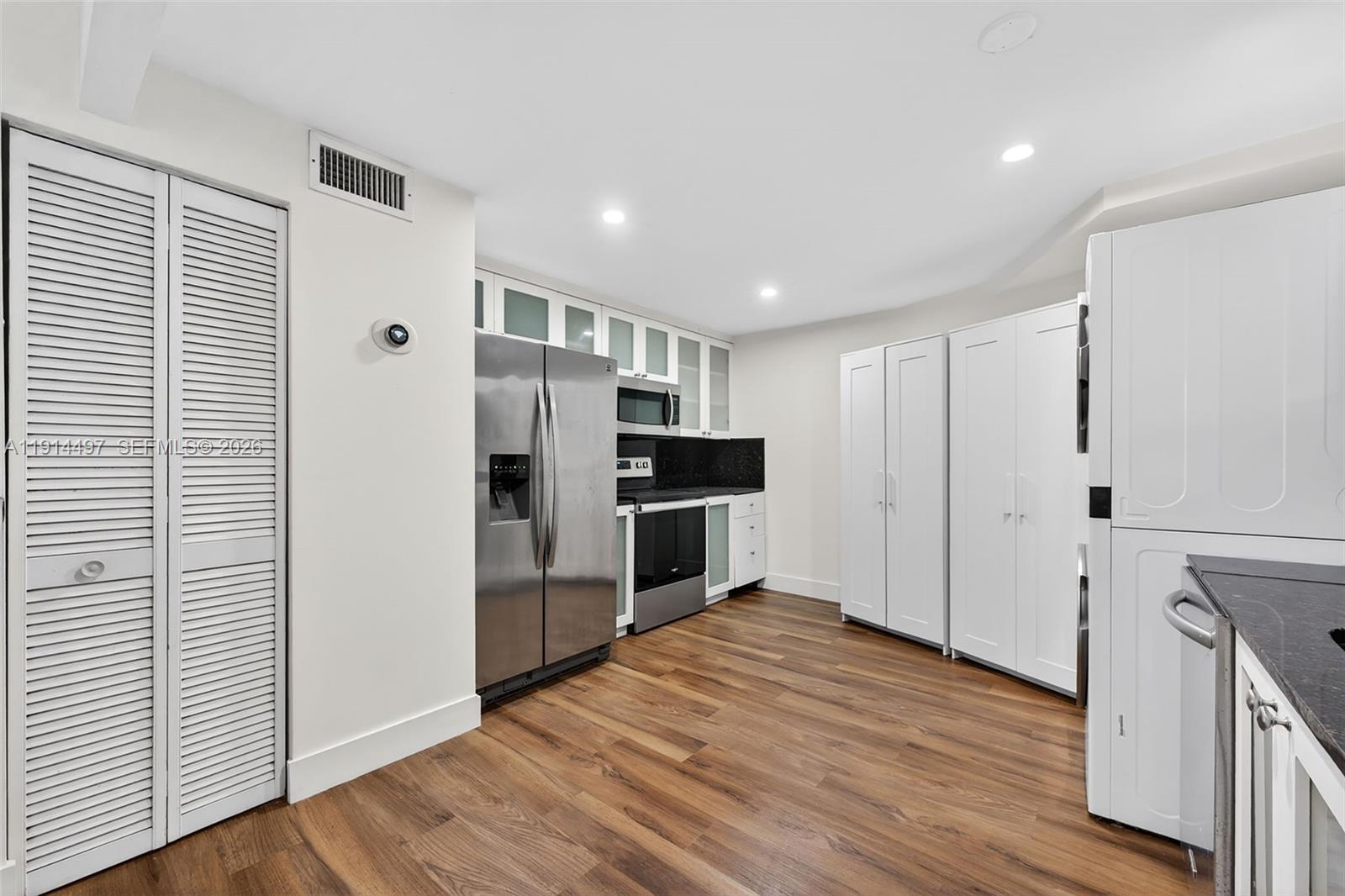 OCTAGON TOWERS I CONDO - Residential