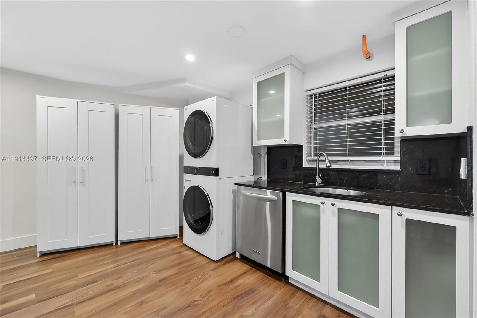 OCTAGON TOWERS I CONDO - Residential