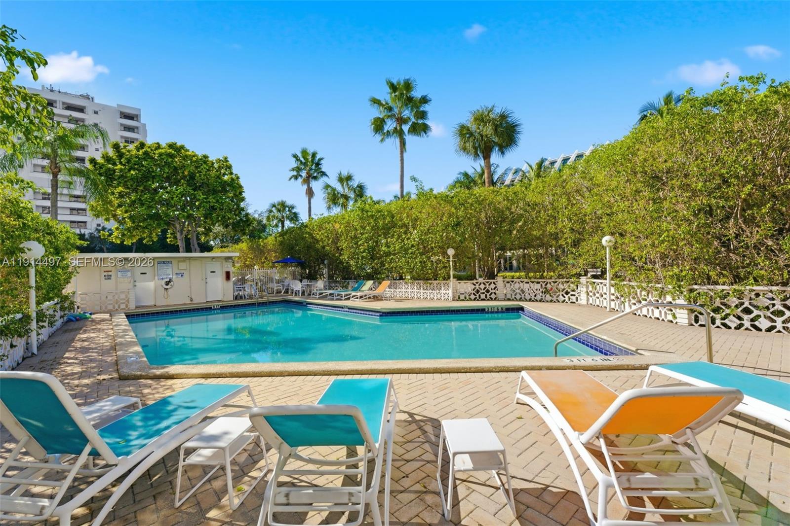 OCTAGON TOWERS I CONDO - Residential