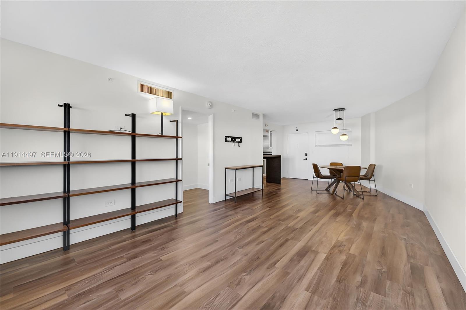 OCTAGON TOWERS I CONDO - Residential