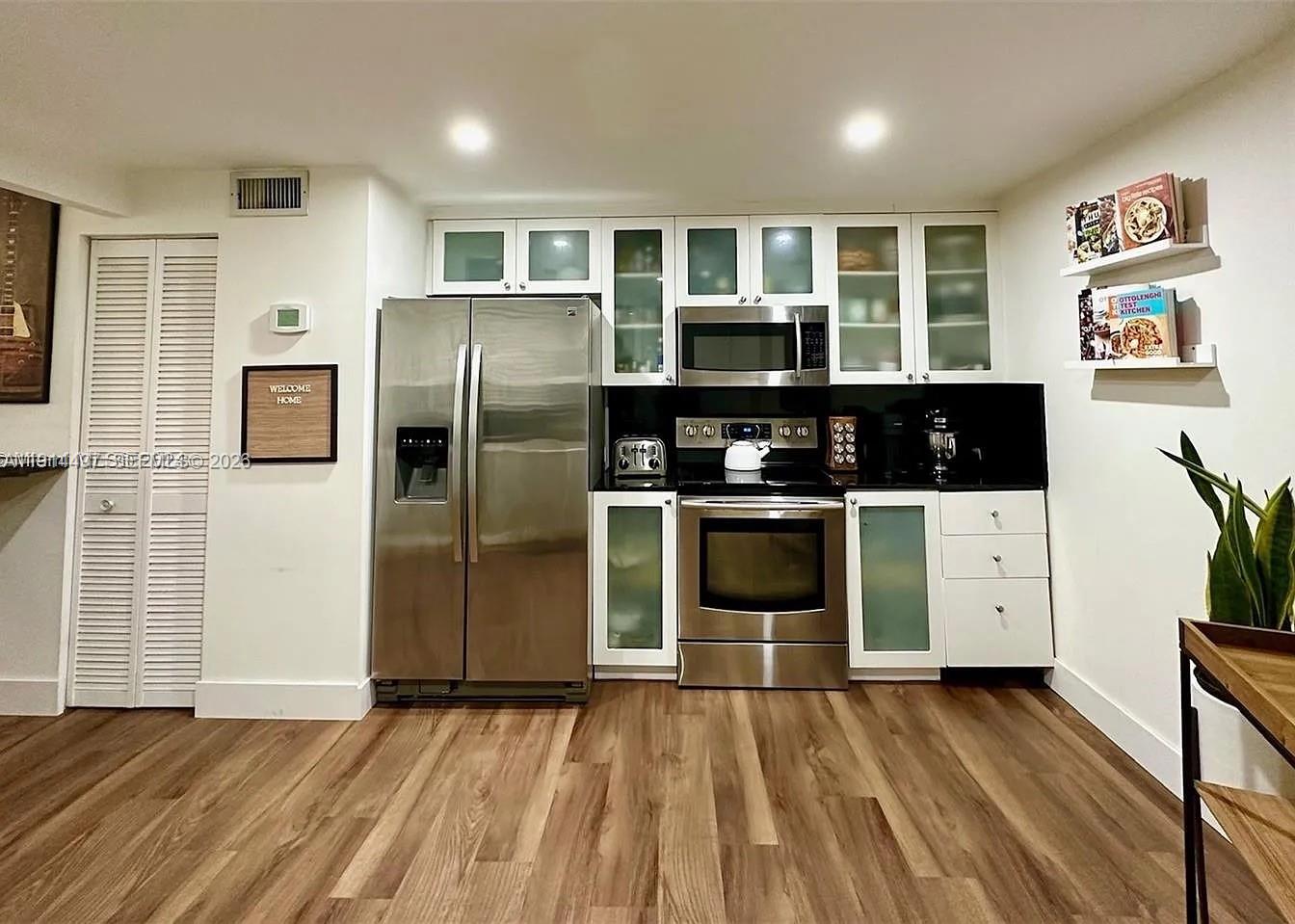 OCTAGON TOWERS I CONDO - Residential