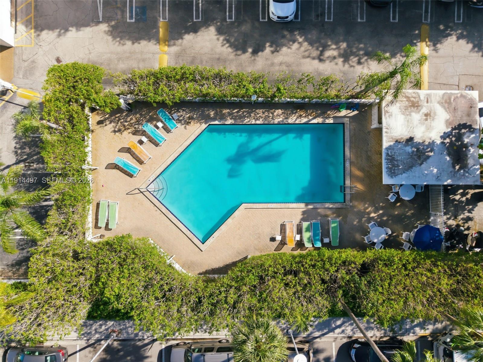 OCTAGON TOWERS I CONDO - Residential